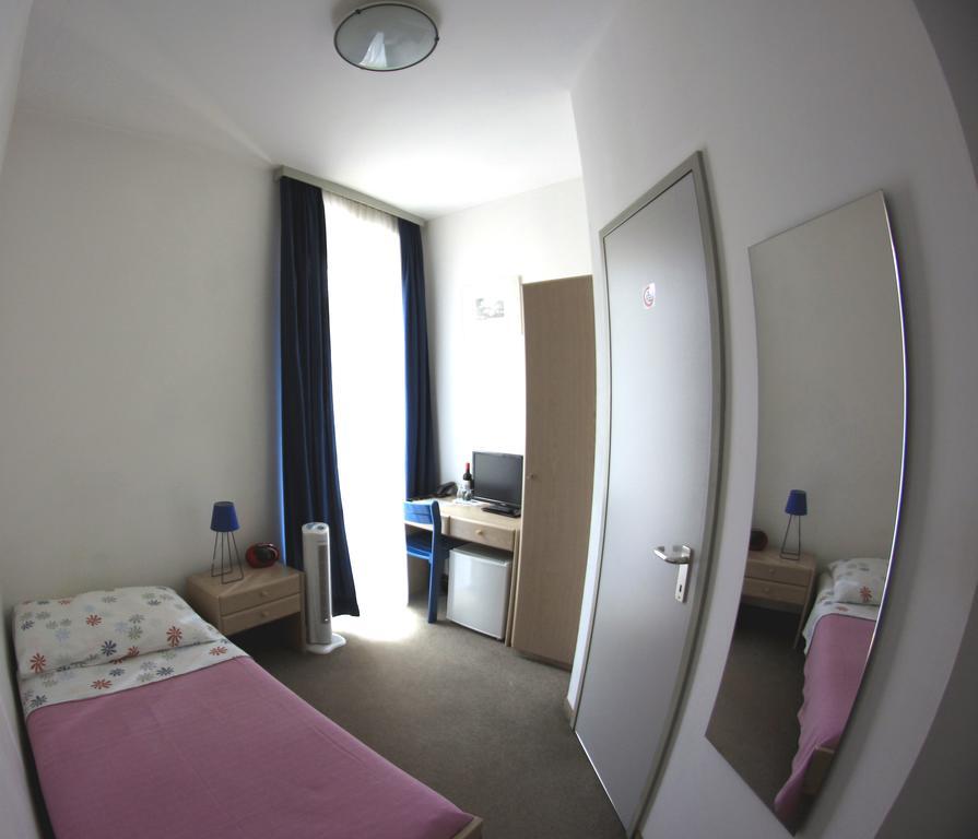 Bed and Breakfast Garni Bar Sport Мендрісіо Номер фото